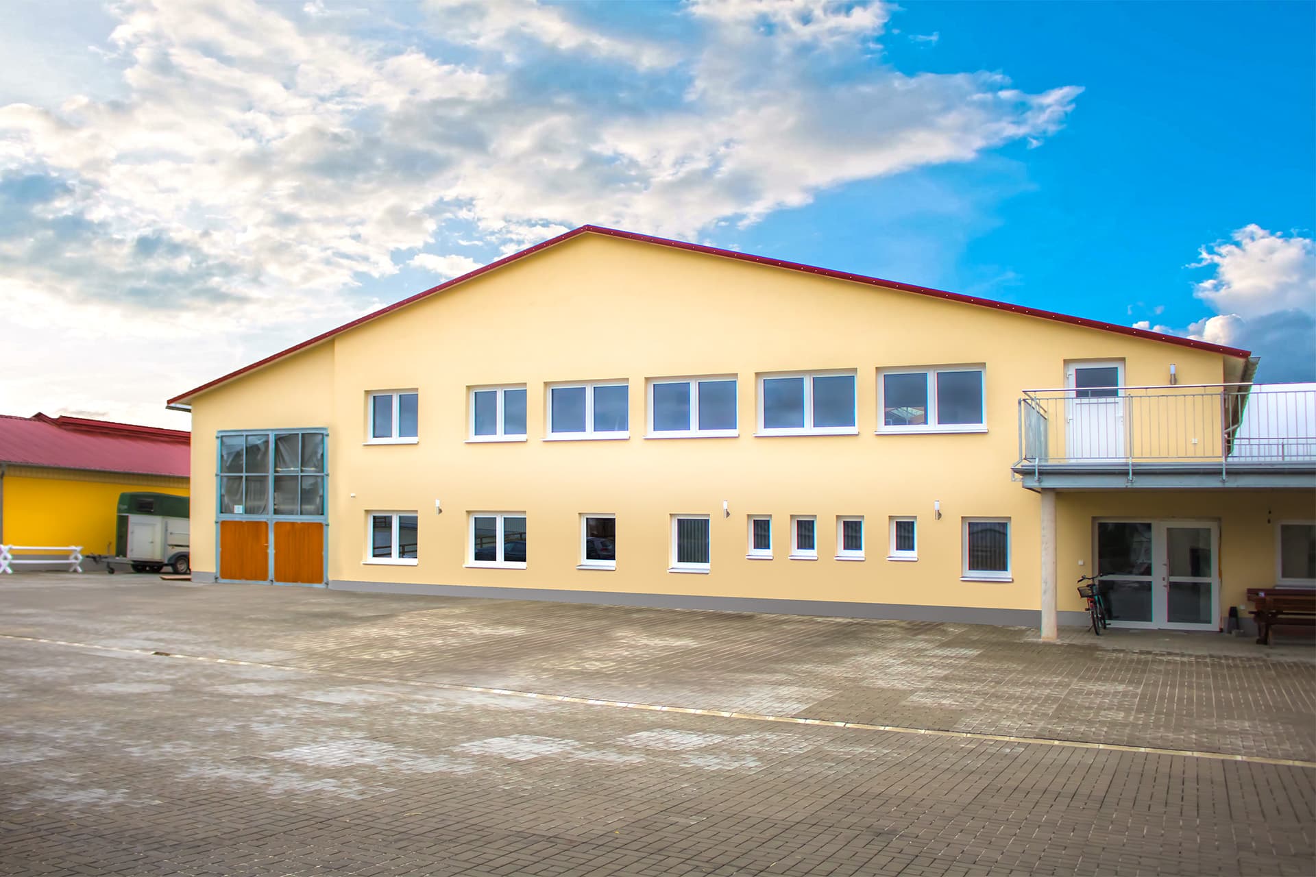Reitanlage von außen